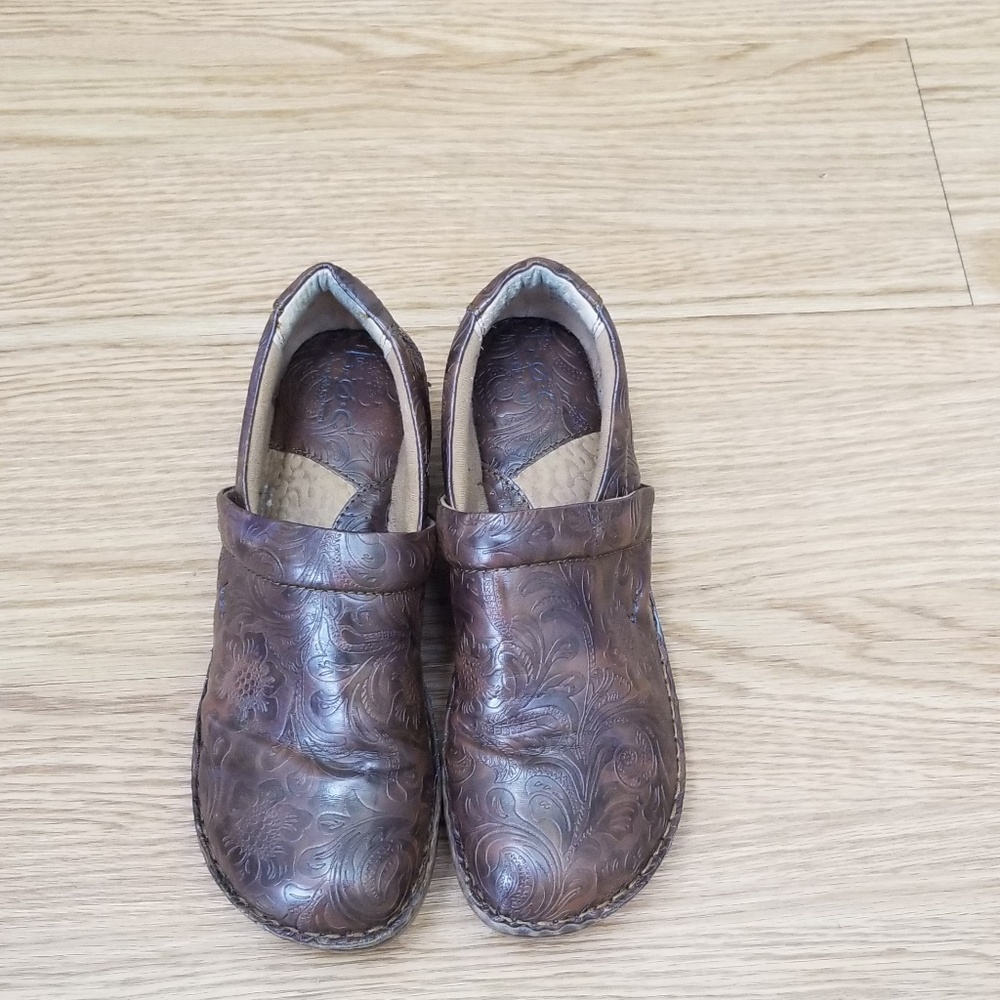 BOC clogs by Born